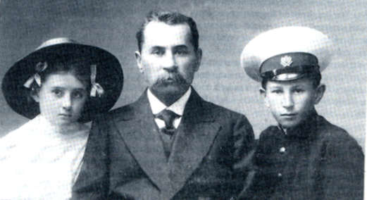 Іван Сокіл  з дочкою  Марією та  сином  Миколою